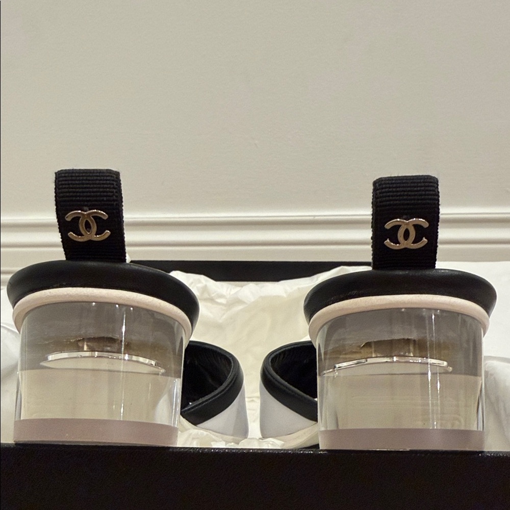 Chanel Iconic Logo Slides 37.5 Black White Leather With Box Authentic - Picture 10 of 12